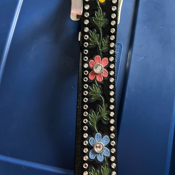 Women’s Genuine Handtooled Leather and hand painted Belt - Picture 2 of 6